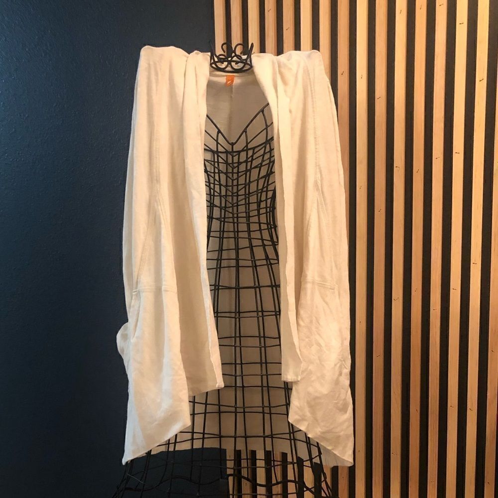 Lucy Cardigan. Sz small 